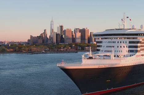 Queen Mary 2 departing New York