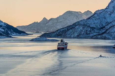 Hurtigruten to star in Lorraine Kelly’s Norwegian Odyssey | ROL Cruise