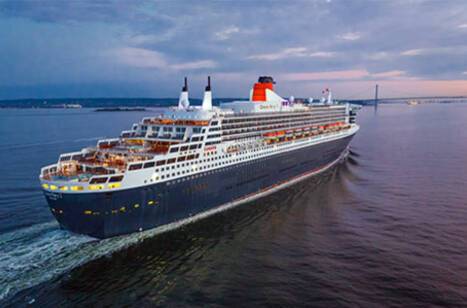 Queen Mary 2 at sea
