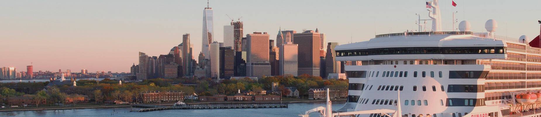 Queen Mary 2 departing New York