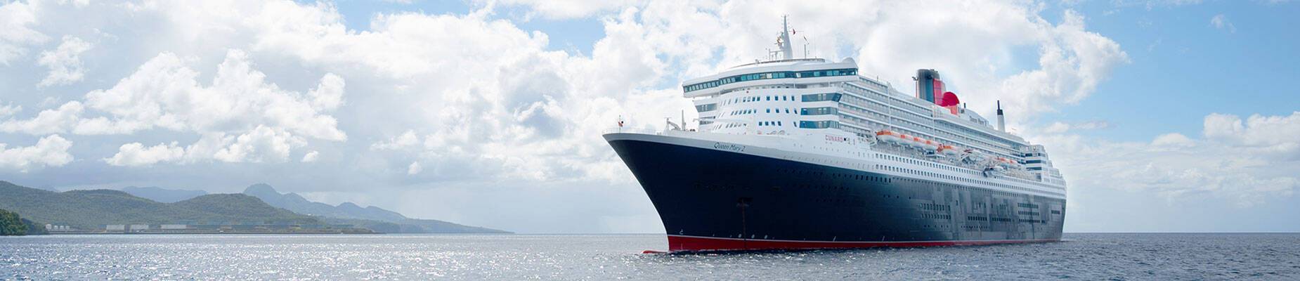 Queen Mary 2 at sea