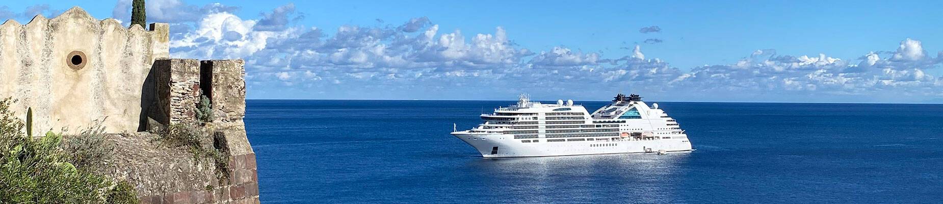 Seabourn Ovation at sea