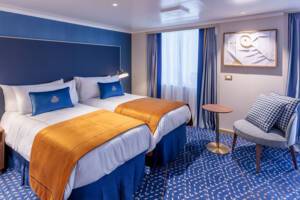 Britannia Balcony (Obstructed View) Bedroom, Queen Anne, Cunard