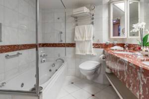 Penthouse Suite Bathroom, Queen Victoria, Cunard