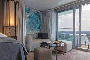 Bedroom, Grand Deluxe Verandah Suite (CD), Scenic Eclipse II