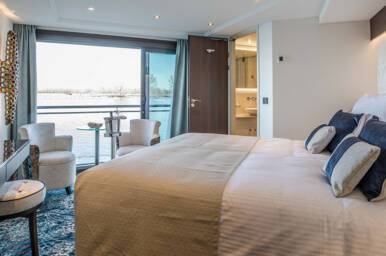 Superior Suite, Diamond Deck, MS George Eliot, Riviera Travel