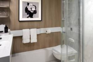 Concierge Class (C1) bathroom, Celebrity Edge