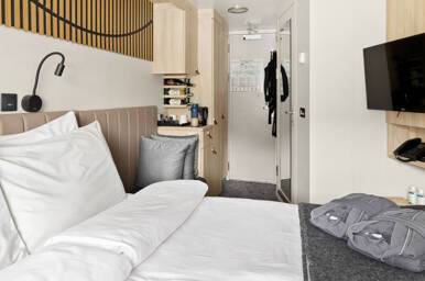 Arctic Superior (U) Bedroom, MS Fram, HX