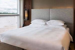 Bedroom, Deluxe Suite (BA), Scenic Spirit