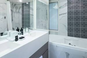 Celebrity Suite Bathroom (CS), Celebrity Cruises