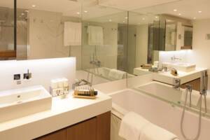 Bathroom, Royal Panorama Suite (RP), Scenic Jasper