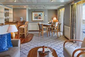 Owner's Suite Living Area (O1), Silver Whisper