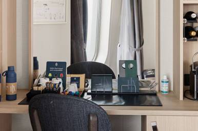 Expedition Grand Suite (MG) Dressing Area, MS Fram, HX