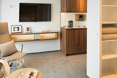 Owner’s One-bedroom Suite, Emerald Lumi - Configuration may vary