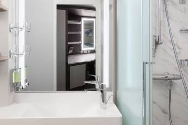 Solo Oceanview Stateroom, Norwegian Pearl