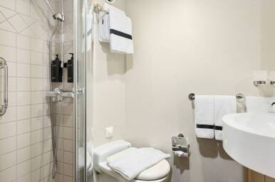 Polar Outside (F2) Bathroom, MS Fram, HX