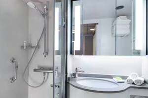 Veranda Stateroom, Bathroom, Sirena, Oceania Cruises