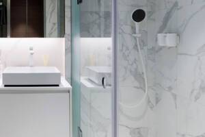 Emerald Azzurra Deluxe Balcony Suite bathroom