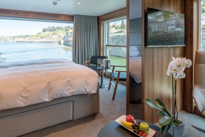 Riverview Suite, Emerald Radiance