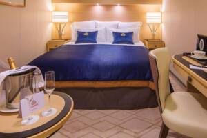 Britannia Standard Inside Bedroom, Queen Mary 2, Cunard - Image based on an IF grade, configuration may differ