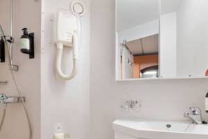 Polar Outside Cabin Bathroom(O2D), MS Trollfjord, Huritgruten