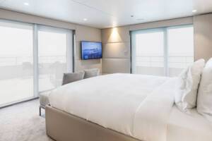 Emerald Azzurra Yacht Suite