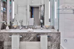 Grand Signature Suite Bathroom, Seabourn Ovation