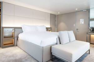 Emerald Azzurra Yacht Suite