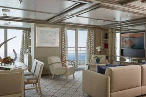 Silver Dawn Owners Suite Lounge