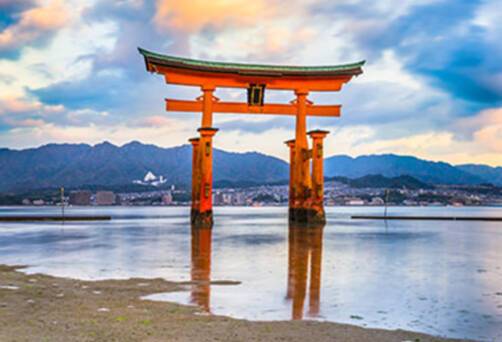 Floating Torii gate of Itsukushima Shrine at Miyajima, Hiroshima