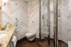 Owner's Suite, Bathroom, Regatta, Oceania Cruises