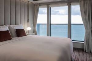 Master Suite Bedroom, Silver Ray