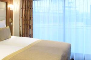 Standard Suite, Diamond Deck, MS Jane Austen, Riviera Travel