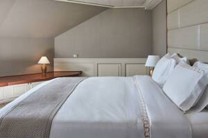 Grand Suite Bedroom (G1), Silver Whisper