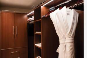 Explorer Suite wardrobe, Seven Seas Explorer