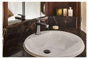 Silver Cloud Veranda Suite Bathroom