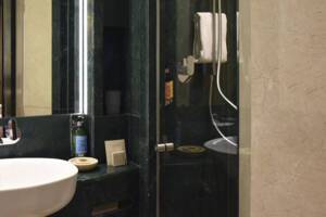 Superior Suite Bathroom, Upper Deck, MS Douro Splendour, Riviera Travel