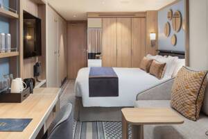 Balcony Cabin Living Area (GA), Iona