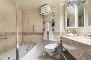 Queen Suite Bathroom, Queen Elizabeth, Cunard