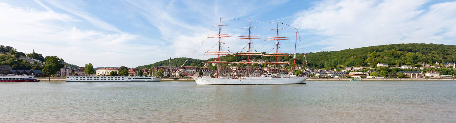 A panoramic view of Caudebec-en-Caux